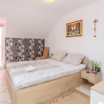 1 Bedroom Awesome In Vir