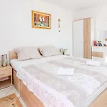 1 Bedroom Awesome In