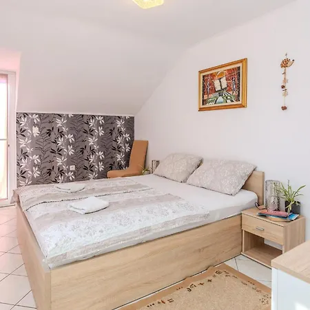 1 Bedroom Awesome In Vir