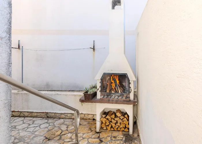 1 Bedroom Awesome In Apartment