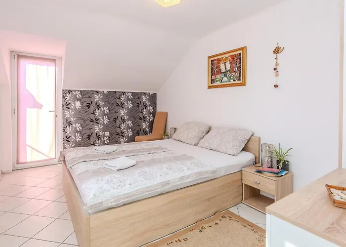 1 Bedroom Awesome In Vir